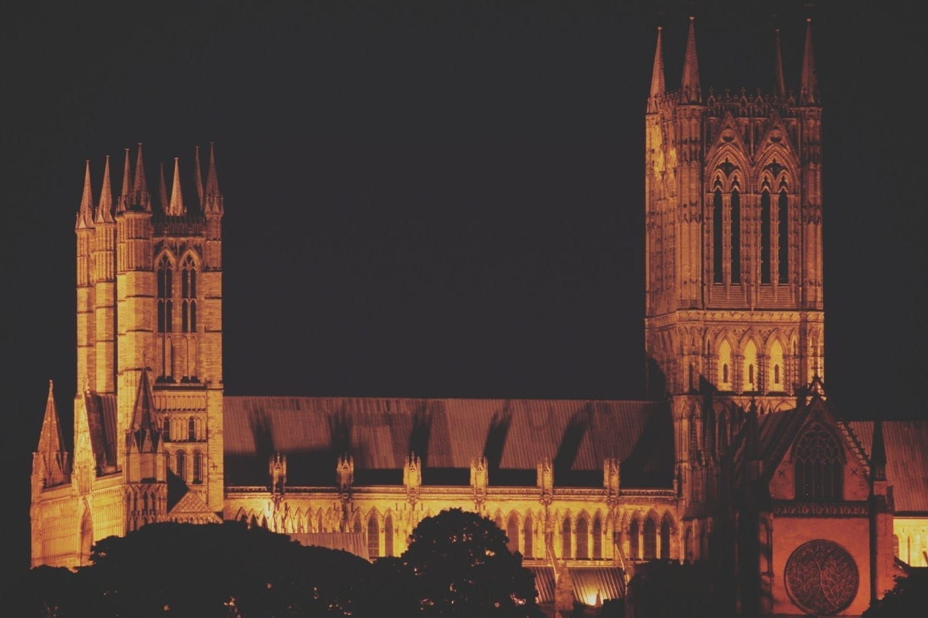 The Lincoln Cathedral lit at night