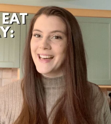 Thumbnail of a girl smiling. It reads: What I eat in a day - easy recipe ideas