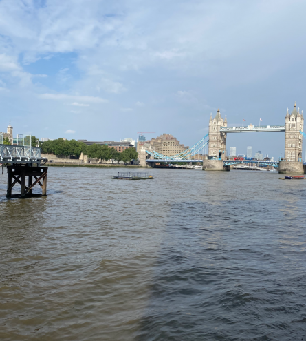 Panoramic photo of Tower Bridge